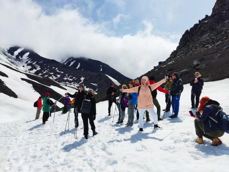 Крабы, вахтовки и розовый снег: «Русский Экспресс» свозил турагентов на Камчатку